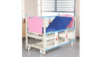 Direct Manual Two-Crank Adjustable Hospital Medical Bed for Children Good Price with Comfortable Backrest & Leg Rest