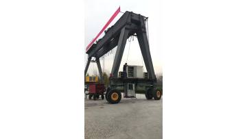 Tyre type beam lifting machine