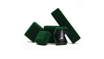 Hanhong wholesale logo luxury led white light velvet jewelry packaging box custom ring box green jewelry box1
