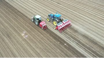 Twin Row A15 Pneumatic precision planter