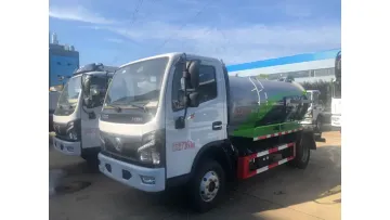 Factory Direct Dongfeng 4X2 4.63cbm Compact Suction Septic Tanker Truck1