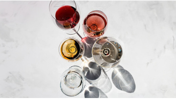 Machine blowing Stemware