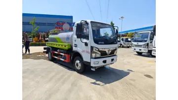 New Arrival Dongfeng 4X2 3.83cbm Municipal Sprinkler Truck1