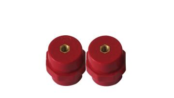 Low-voltage insulators for distribution boxes