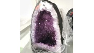 Hot Sale Natural Crystal Healing Stone Amethyst Geode  for  Meditate1