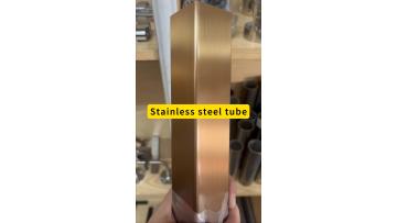 Colored stainless steel pipe