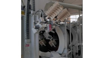 The robotic arm makes the shell automatically