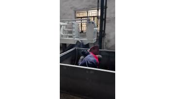 Low-pressure casting machine