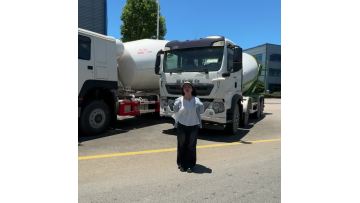 Sinotruk HOWO TX Concrete Mixer Truck