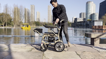 New Design Lithium Battery Folding Portable Wheelchair Light Electric Wheelchair With CE Approved1