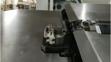 Seven-axis Machine02