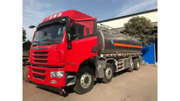 Professional-Grade FAW Jiefang 8X4 28cbm Petroleum Transporter Tank Truck1