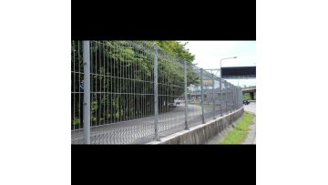 Hot Selling Roll Top Triangle Bending BRC Welded Mesh Fence Garden Fence for Sale Galvanized / PVC Coated Chain Link Wire Mesh1