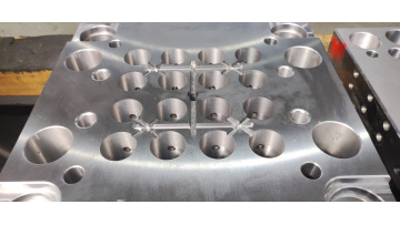 Circle hole mold