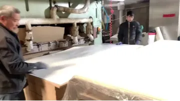 18mm Laminated/Raw/Slot/UV/Hmr/Veneer/Melamine MDF for Furniture1