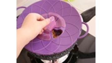 Silicone Boil-Over safeguard Silicone Lid Stops Pots and Pans from Messy Spillovers Boil Over Universal Lid splatter Guard1