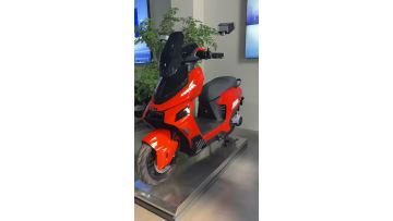 High speed and long range electric motorcycle for urban commuters