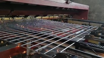 Galvanized Welded Iron V Wire Mesh Metal Fence Price1