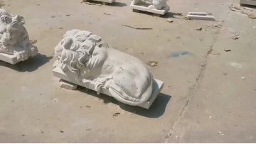 marble lion sculpture