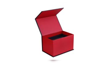 box with magnetic lid