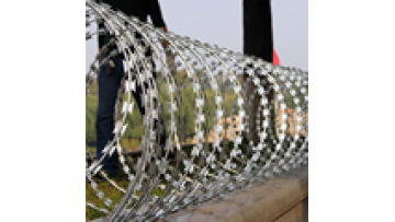 Hot Selling 14 Gauge Razor Barbed Wire Factory Price Fence1