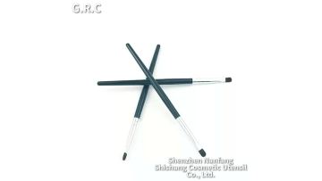 Black Lip Brush