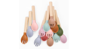 Wholesale BPA Free kids children Soft Safe Giraffe Long Handle Feeding Spoon Set Wooden Silicone Baby Spoon Fork For Training1