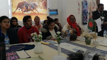 Entrepreneurs from Bangladesh came to visit the ethnic crafts of our company.