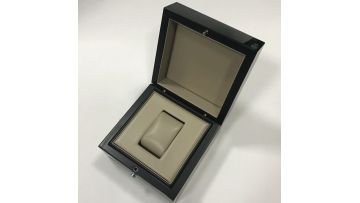Glossy Black Wooden Gift Box For Single Watch