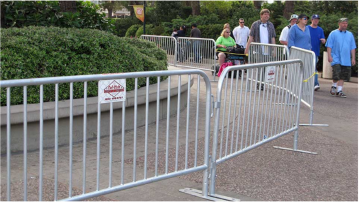 Waiting hall fence galvanized crowd control barrier1