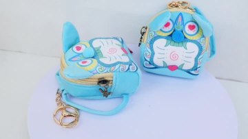 Velvet Wawa Cat earbuds bag