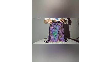 Custom Fashion Style Outdoor Travel Geometric Luminous Holographic Messenger Belt Bum Bag Fanny Pack Waist Bags for Women Men1