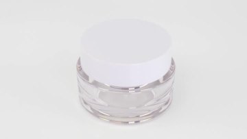 Cosmetic packaging bottle with water chestnut