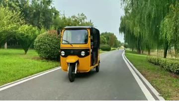 Eco-Friendly Tuk-Tuk Electric Tricycle for Urban Commuting