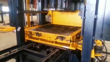 QT5cement brick machine production