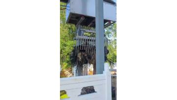 Mobile grab bucket grille 2