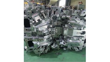 CNC Injection Mold Processing. Middle.