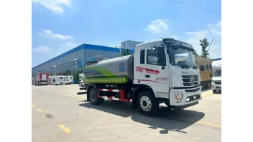New Arrival Dongfeng 4X2 12.27cbm Watering Sprinkler Truck1