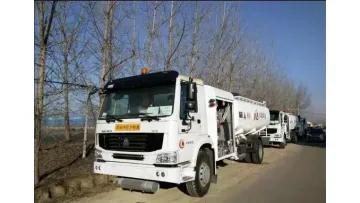 Factory Direct Sinotruk HOWO 4X2 15cbm Airport Aircraft Refueling Bowser Truck1