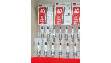 1D brand high quality spark plug 01