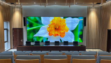 Museum Staircase Meeting Room 4×5 LCD video wall
