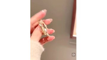 High-grade metal brooch