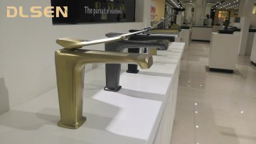 2022 Hot Selling Basin Mixer Tap Faucet Deck Mount Chrome Finish Faucets for Bathroom Basin with Whole Sale Price1