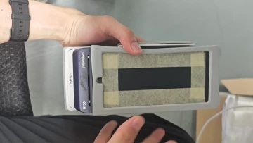 Changing the paper roll on the Newland N950 with the silicone sleeve attached