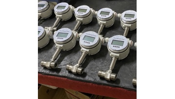 Small diameter turbine flowmeter