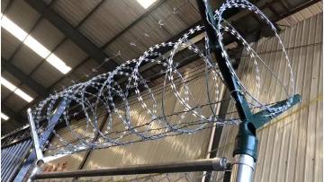 Hot Sale 6 feet high cheap used chain link fencing and gate / industry chain link fence / 5 foot plastic coated chain link fence1