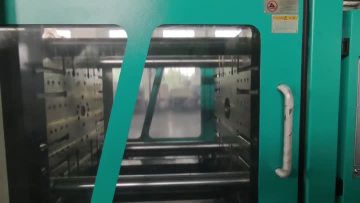 328Ton Injection Molding Machine Test