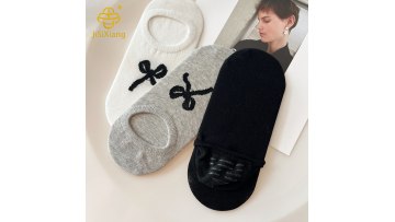 Korean version of the bowknot shallow mouth non-slip invisible silicone socks