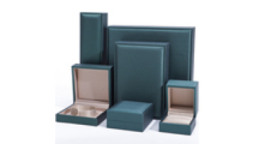 Hanhong wholesale custom luxury velvet bracelet jewelry packaging box Gold necklace box Green PU leather ring jewelry box1