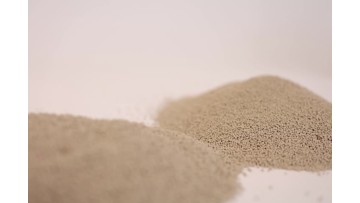 Mixed Size Strawberry Scented Bentonite Cat Litter
